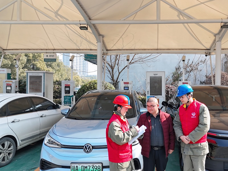 春節(jié)我在崗·守護(hù)萬(wàn)家燈火｜車(chē)網(wǎng)互動(dòng) 城鄉(xiāng)暢行